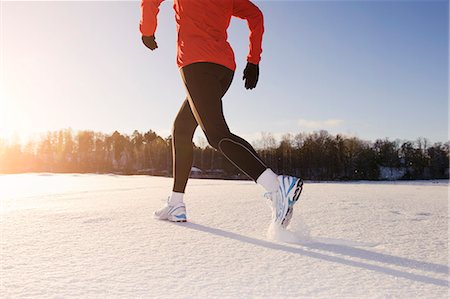 Mature woman jogging in winter Stock Photo - Premium Royalty-Free, Code: 6102-08800294