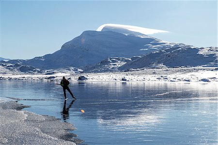simsearch:6102-08520961,k - Man skiing on frozen lake Stock Photo - Premium Royalty-Free, Code: 6102-08942656