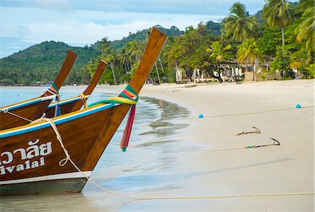 palm - Wooden boat on tropical beach Stock Photo - Premium Royalty-Free, Code: 6102-08951547