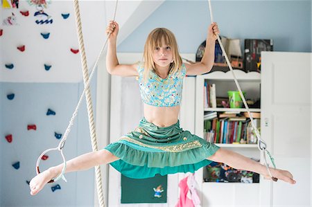 Girl doing splits while hanging Stock Photo - Premium Royalty-Free, Code: 6102-08951588