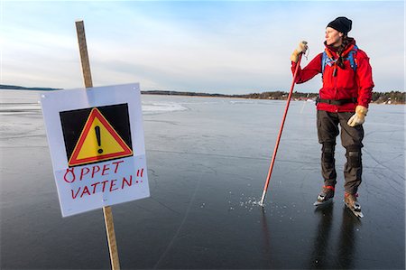 simsearch:6102-08520961,k - Warning sign on ice, Ice-skater on background Stock Photo - Premium Royalty-Free, Code: 6102-08951701