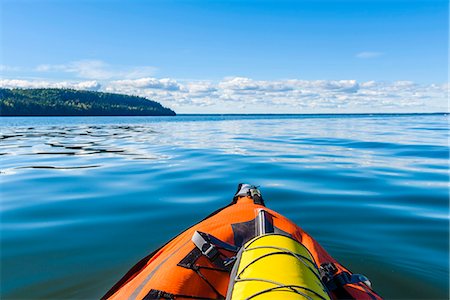 Kayak at water Stock Photo - Premium Royalty-Free, Code: 6102-08995447