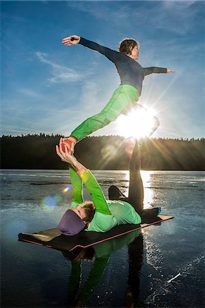 simsearch:6102-08942215,k - Couple doing yoga on frozen lake Stock Photo - Premium Royalty-Free, Code: 6102-08996648