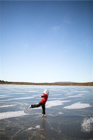 simsearch:6102-06337107,k - Girl on frozen lake Photographie de stock - Premium Libres de Droits, Code: 6102-08996637