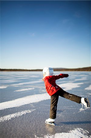 simsearch:6102-06337107,k - Girl on frozen lake Photographie de stock - Premium Libres de Droits, Code: 6102-08996638