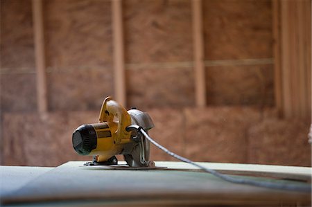 sheath - Circular saw on roofing sheathing at a house under construction Stock Photo - Premium Royalty-Free, Code: 6105-05396169