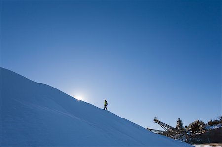 dump truck - Engineer walking on a sand ridge at sand and gravel conveyor in winter Stock Photo - Premium Royalty-Free, Code: 6105-05396910