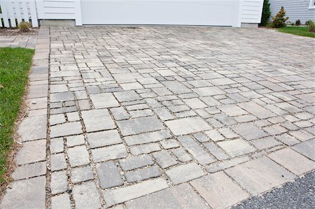 Water permeable driveway of a Green Technology Home Foto de stock - Sin royalties Premium, Código: 6105-05397287