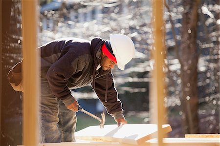 Carpenter a hammer lifting rafter Stock Photo - Premium Royalty-Free, Code: 6105-06043018