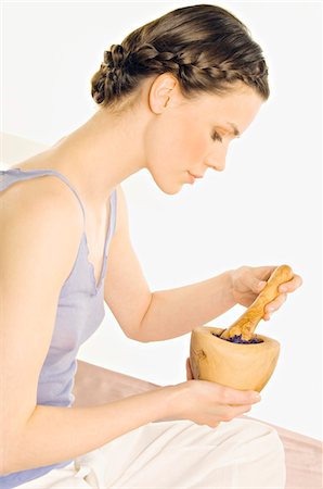 Woman with pestle and mortar Stock Photo - Premium Royalty-Free, Code: 6108-05855963
