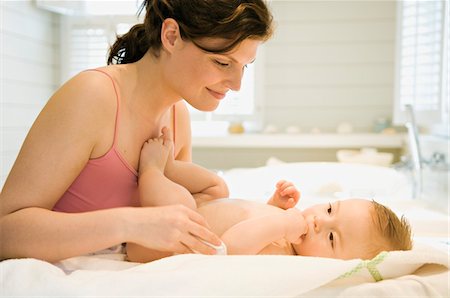 Mother and naked baby, cleanser cotton Stock Photo - Premium Royalty-Free, Code: 6108-05856052