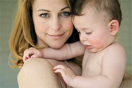 Portrait of mother and baby, naked shoulders Stock Photo - Premium Royalty-Free, Code: 6108-05856009