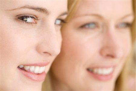 Portrait of two smiling women, indoors Stock Photo - Premium Royalty-Free, Code: 6108-05858182