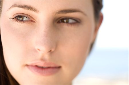 eyes looking away - Portrait of a young woman looking away, indoors Stock Photo - Premium Royalty-Free, Code: 6108-05858341