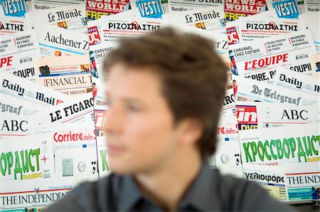 press - Close-up of a mid adult man in front of a newsstand Stock Photo - Premium Royalty-Free, Code: 6108-05859730