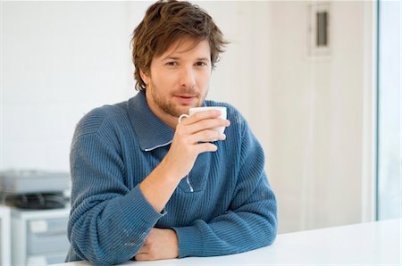 Portrait of a mid adult man holding a cup of tea Stock Photo - Premium Royalty-Free, Code: 6108-05860072