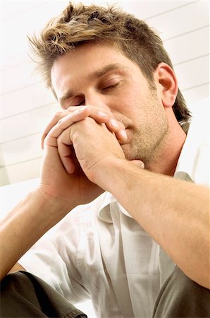 Close-up of a mid adult man with his eyes closed Foto de stock - Sin royalties Premium, Código: 6108-05860761