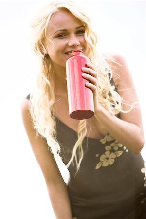 Young woman holding a thermos bottle Stock Photo - Premium Royalty-Free, Code: 6108-05861370