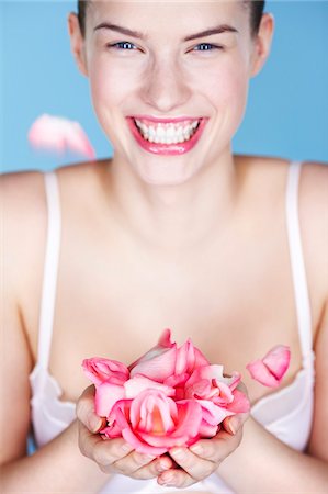 simsearch:6108-05857519,k - Young smiling woman holding rose petals Stock Photo - Premium Royalty-Free, Code: 6108-05861315