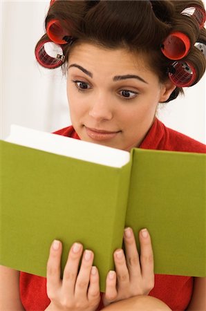 simsearch:6108-05863589,k - Close-up of a woman reading a book Foto de stock - Sin royalties Premium, Código: 6108-05861811