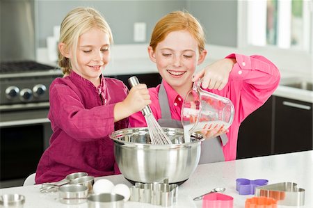 Two girls cooking food in the kitchen Stock Photo - Premium Royalty-Free, Code: 6108-05863011