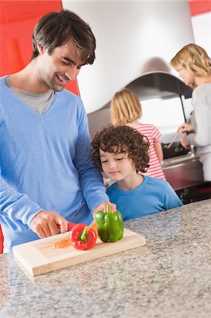 simsearch:6108-05863411,k - Family cooking food in the kitchen Stock Photo - Premium Royalty-Free, Code: 6108-05863475