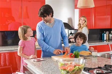 simsearch:6108-05863411,k - Family in the kitchen Stock Photo - Premium Royalty-Free, Code: 6108-05863432
