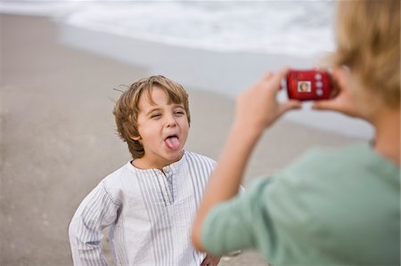 simsearch:6108-05860263,k - Boy taking his brother's picture with a digital camera Stock Photo - Premium Royalty-Free, Code: 6108-05864084