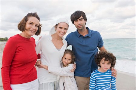 simsearch:6108-05858128,k - Family on the beach Stock Photo - Premium Royalty-Free, Code: 6108-05864157