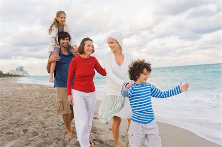 simsearch:6108-05860263,k - Family on the beach Stock Photo - Premium Royalty-Free, Code: 6108-05864133