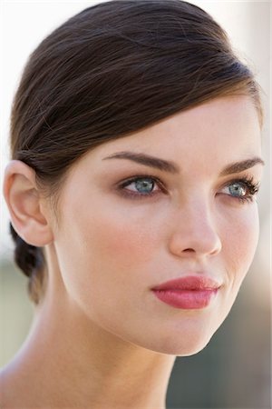 elegant woman looking away - Close-up of a fashion model Stock Photo - Premium Royalty-Free, Code: 6108-05864336