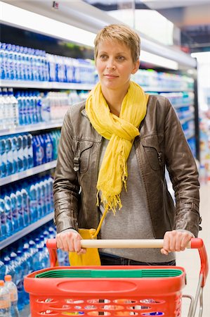 simsearch:6108-05864737,k - Woman shopping in a store Stock Photo - Premium Royalty-Free, Code: 6108-05864537