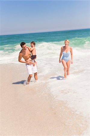 sea group fun - Family playing on the beach Stock Photo - Premium Royalty-Free, Code: 6108-05865166