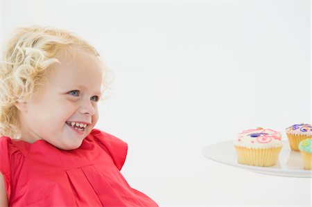 simsearch:6108-05865577,k - Girl looking at cupcakes Stock Photo - Premium Royalty-Free, Code: 6108-05865611