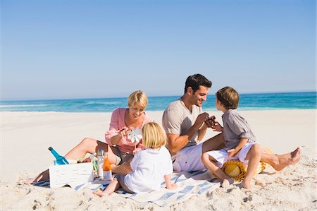 Family on vacations on the beach Stock Photo - Premium Royalty-Free, Code: 6108-05865987