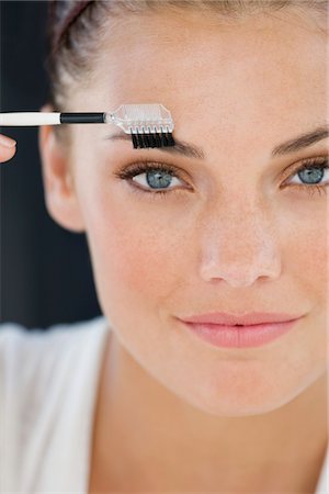 simsearch:6108-05873814,k - Portrait of a woman applying eye make-up Stock Photo - Premium Royalty-Free, Code: 6108-05866475