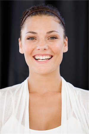 fashion face hair fun - Portrait of a woman smiling Stock Photo - Premium Royalty-Free, Code: 6108-05866512