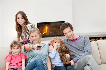 simsearch:649-07239830,k - Family watching television Stock Photo - Premium Royalty-Free, Code: 6108-05867367