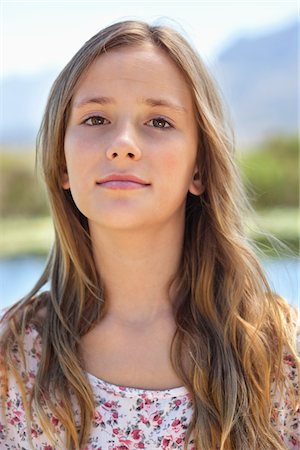 preteen long hair - Close-up of smiling girl Foto de stock - Sin royalties Premium, Código: 6108-05869492