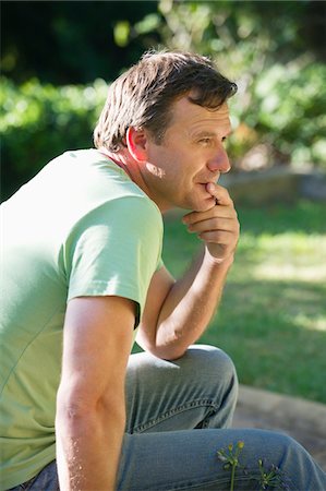simsearch:6108-06907153,k - Side profile of a mature man thinking with hand on chin Stock Photo - Premium Royalty-Free, Code: 6108-05869625