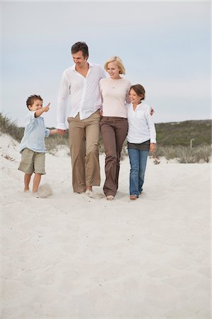 Family walking on the beach Stock Photo - Premium Royalty-Free, Code: 6108-05871608