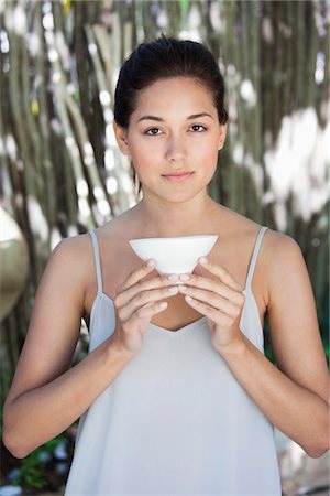 simsearch:6108-05872743,k - Portrait of a beautiful young woman holding a bowl Stock Photo - Premium Royalty-Free, Code: 6108-05871745