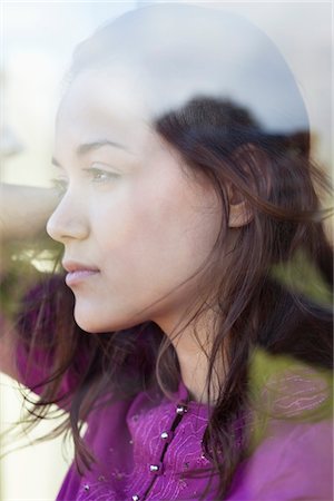 simsearch:6108-06907153,k - Young woman looking out of the window Stock Photo - Premium Royalty-Free, Code: 6108-05871717