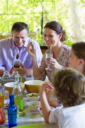 simsearch:614-05650637,k - Family having food at home with their two children Stock Photo - Premium Royalty-Free, Code: 6108-05871926