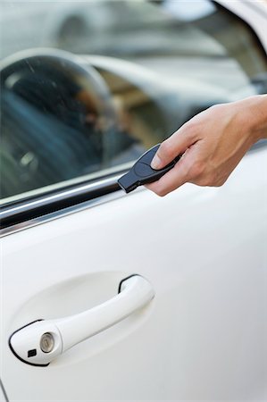 Person's hand unlocking the car with remote control Foto de stock - Sin royalties Premium, Código: 6108-05872178