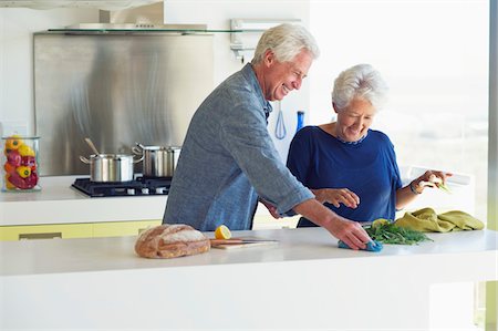 simsearch:6108-06167085,k - Senior couple cleaning the kitchen counter Stock Photo - Premium Royalty-Free, Code: 6108-05872397