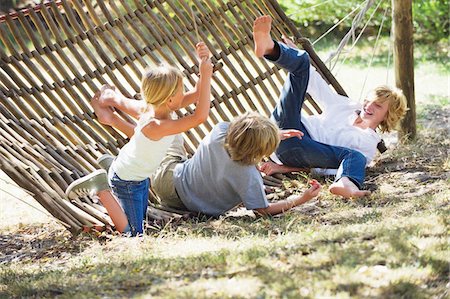 splitting - Little children falling down from hammock Stock Photo - Premium Royalty-Free, Code: 6108-05872674