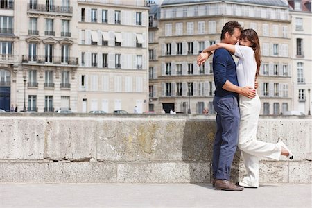 Romantic couple, Paris, Ile-de-France, France Stock Photo - Premium Royalty-Free, Code: 6108-05872976