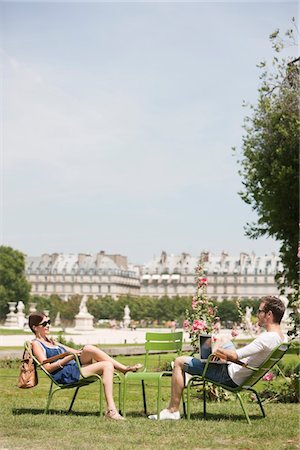 simsearch:6108-05873097,k - Man using a laptop with a woman sitting in front of him, Jardin des Tuileries, Paris, Ile-de-France, France Stock Photo - Premium Royalty-Free, Code: 6108-05873005