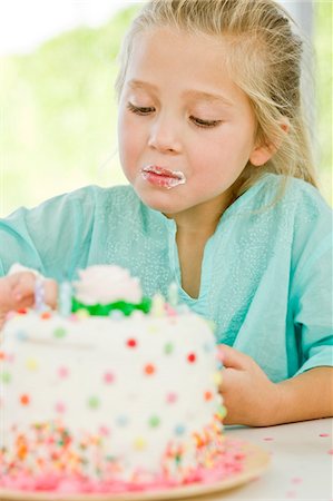 simsearch:6108-05865577,k - Close-up of a girl eating birthday cake Stock Photo - Premium Royalty-Free, Code: 6108-05874086